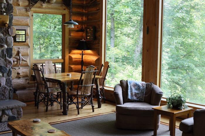 The window nook over the river