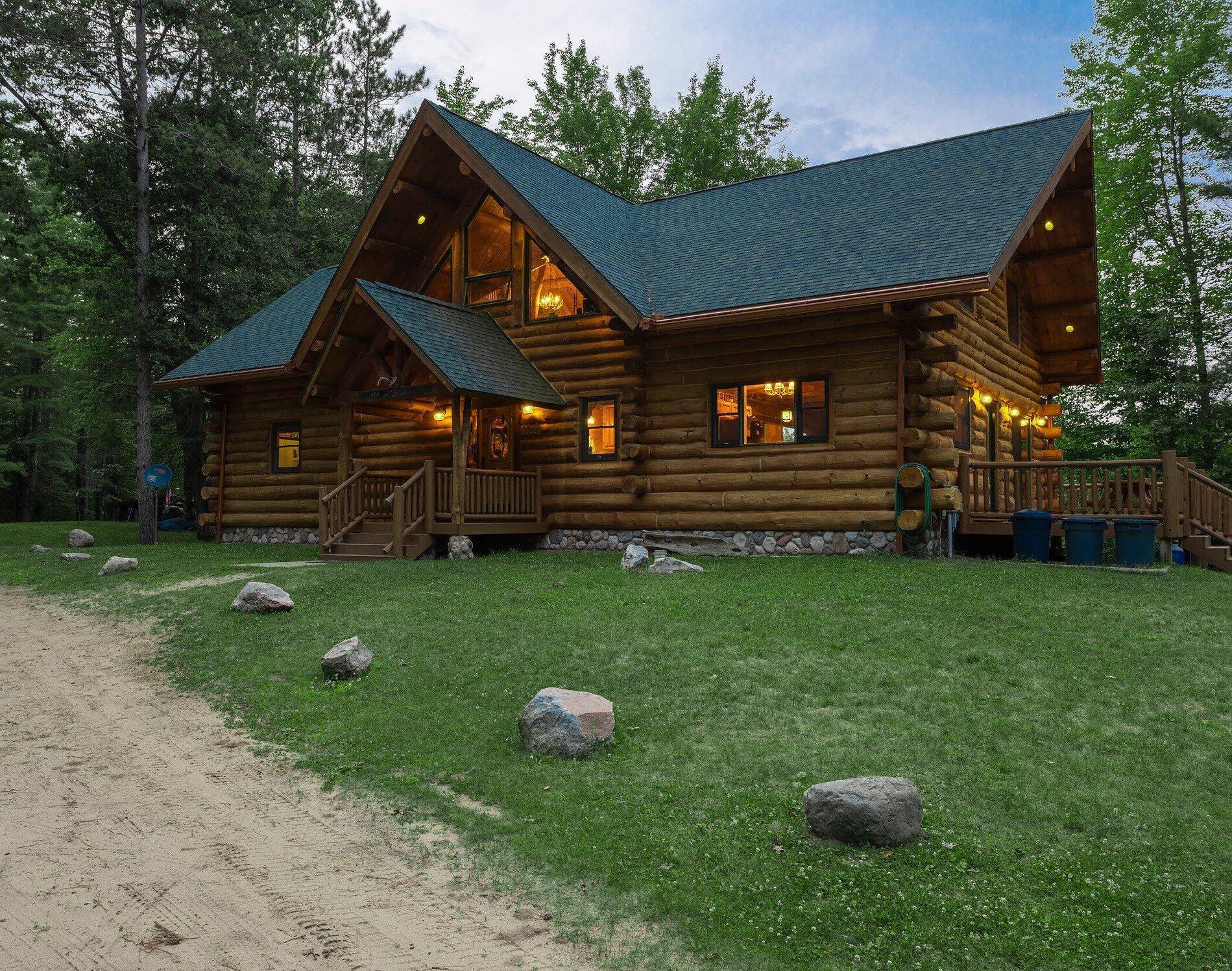 Edgetts Lodge, Luther Michigan, Six bedrooms of log and fieldstone