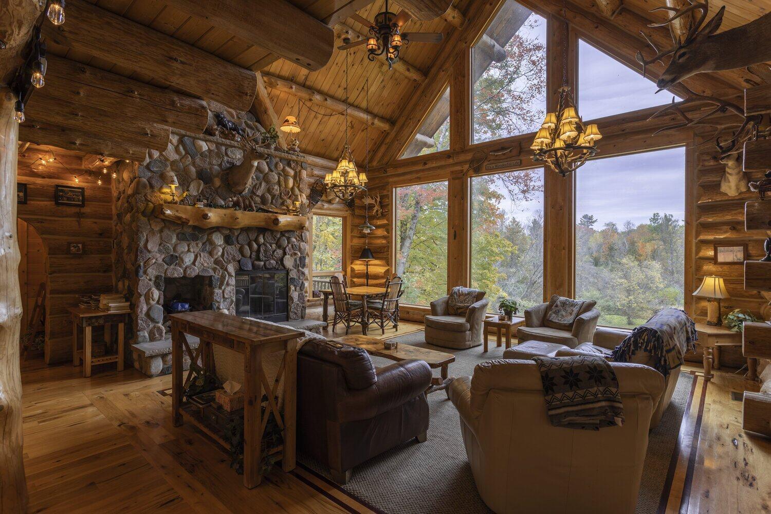Edgetts Lodge, Luther Michigan, The great room, windows on three sides